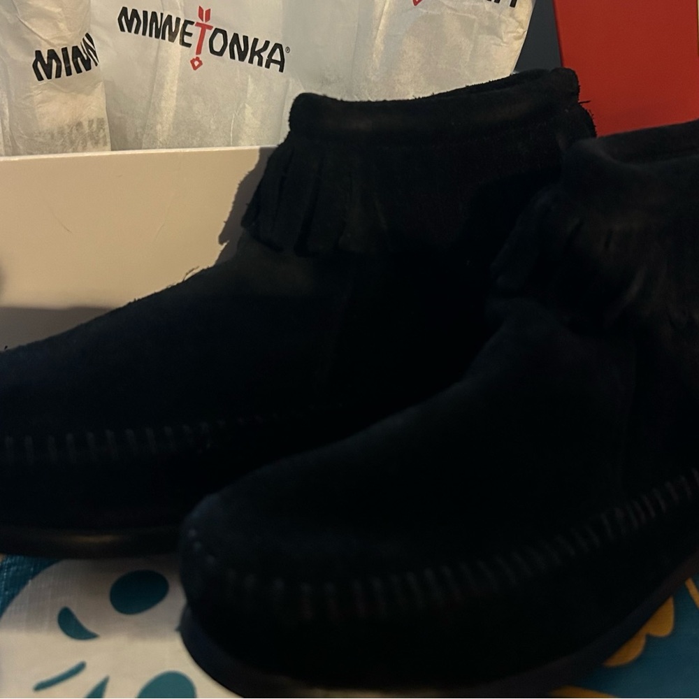 Minnetonka Black Back Zip Boots sz 13 children’s Super Cute!